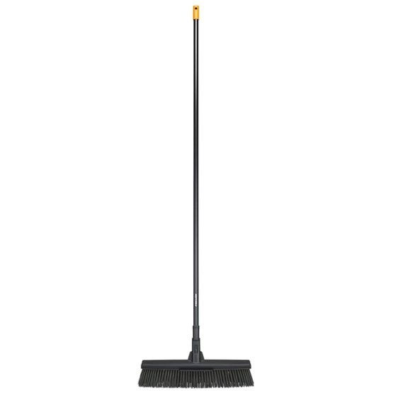 Fiskars Solid™ univerzális kültéri seprű (M) termék fő termékképe